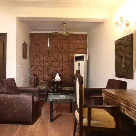 Hotel Oyo 358 Sarojini Nagar à New Delhi Extérieur photo