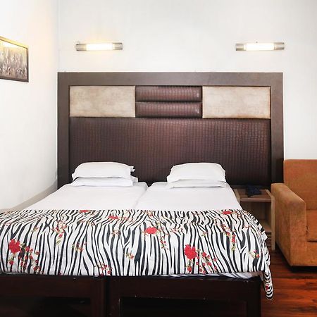 Hotel Oyo 358 Sarojini Nagar à New Delhi Extérieur photo