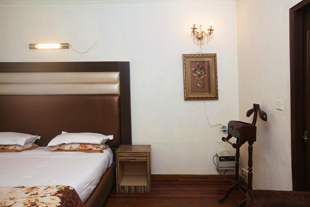 Hotel Oyo 358 Sarojini Nagar à New Delhi Extérieur photo