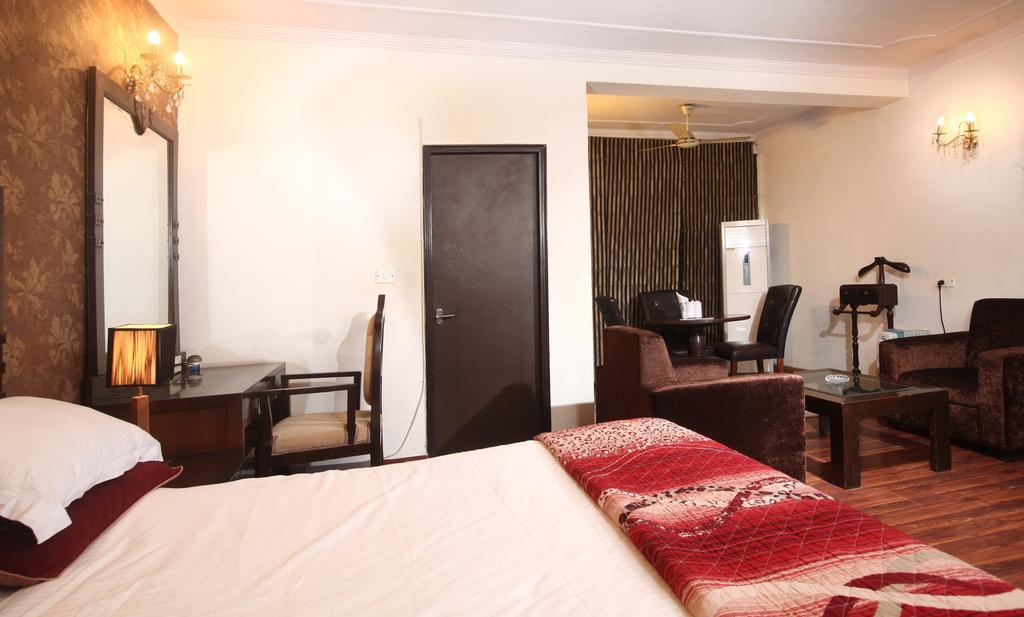 Hotel Oyo 358 Sarojini Nagar à New Delhi Extérieur photo