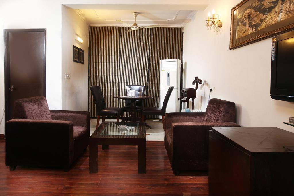 Hotel Oyo 358 Sarojini Nagar à New Delhi Extérieur photo