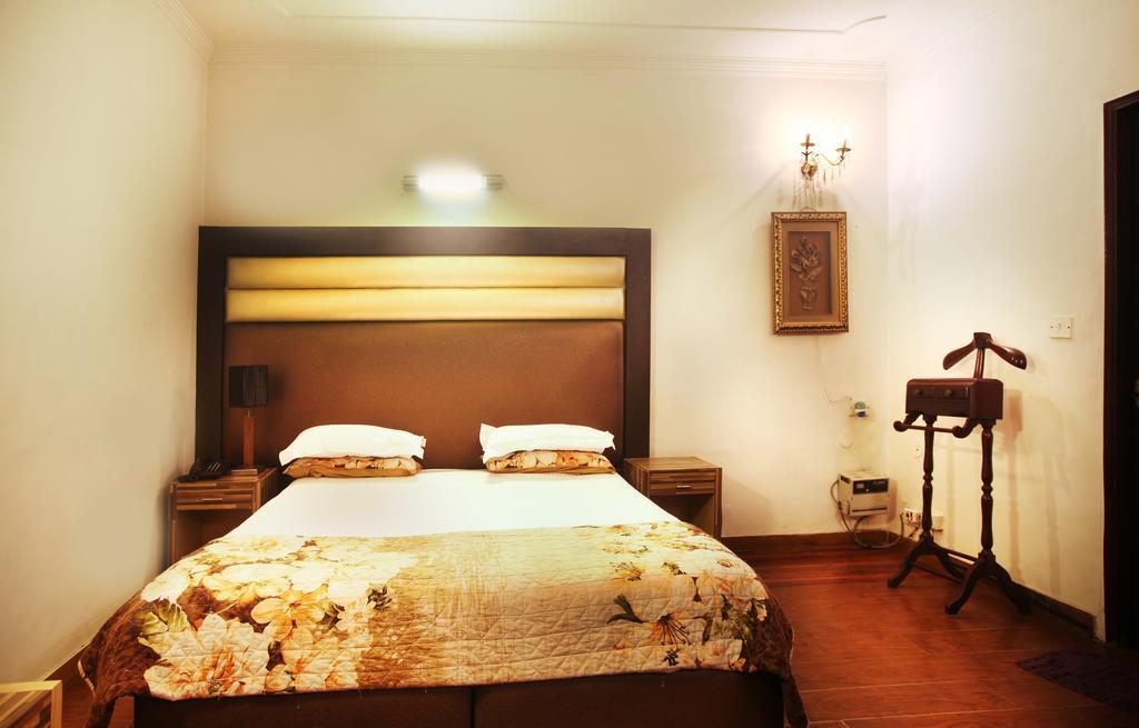 Hotel Oyo 358 Sarojini Nagar à New Delhi Chambre photo