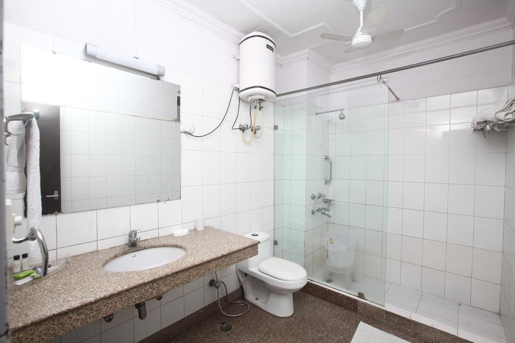 Hotel Oyo 358 Sarojini Nagar à New Delhi Extérieur photo