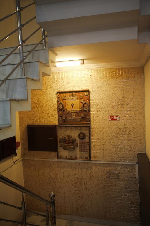Hotel Oyo 358 Sarojini Nagar à New Delhi Extérieur photo