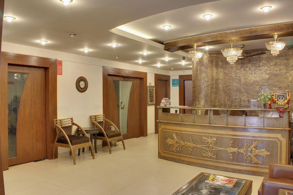 Hotel Oyo 358 Sarojini Nagar à New Delhi Extérieur photo