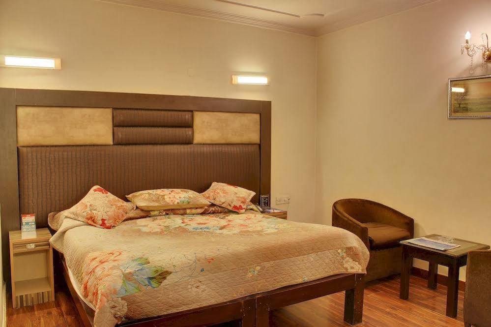 Hotel Oyo 358 Sarojini Nagar à New Delhi Extérieur photo